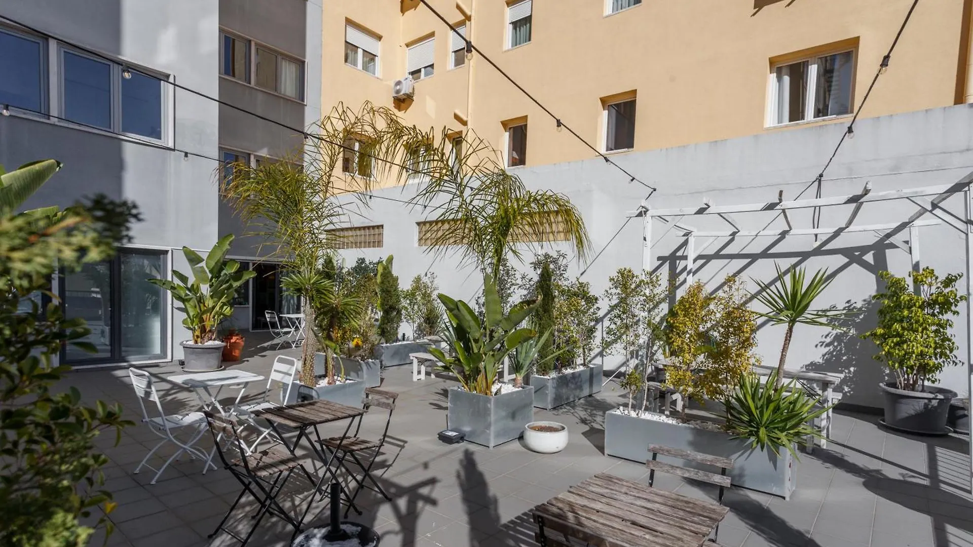 Neegroni Balcony In Lisbon - By Misha'S Place 1A פורטוגל